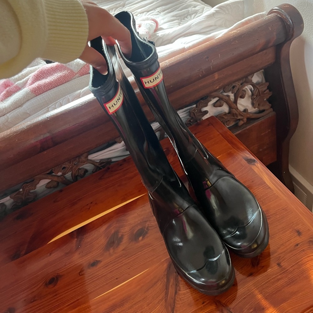 Black hunter boots
